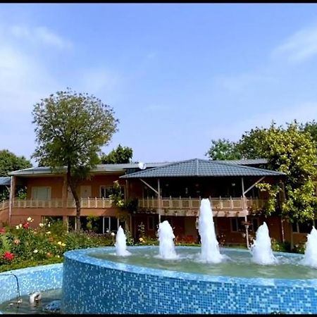 הוילה גורגאון Aravali Hill View Estate מראה חיצוני תמונה