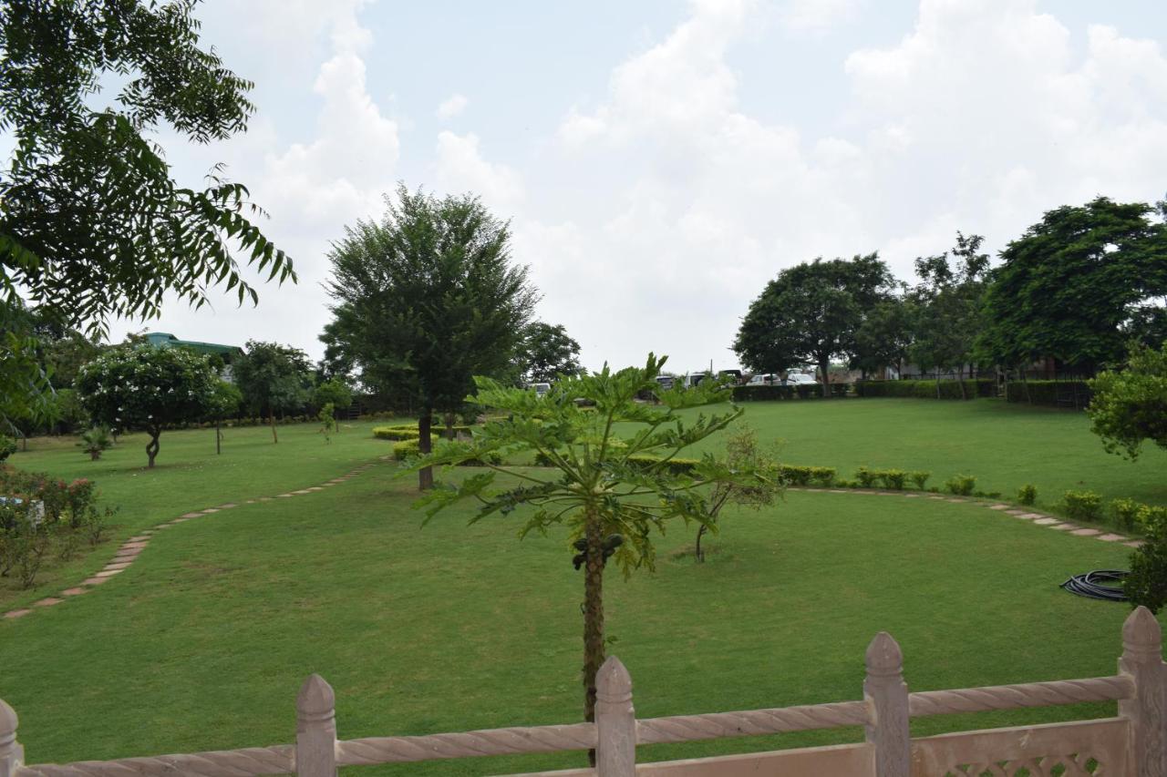 הוילה גורגאון Aravali Hill View Estate מראה חיצוני תמונה