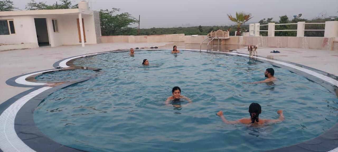 הוילה גורגאון Aravali Hill View Estate מראה חיצוני תמונה
