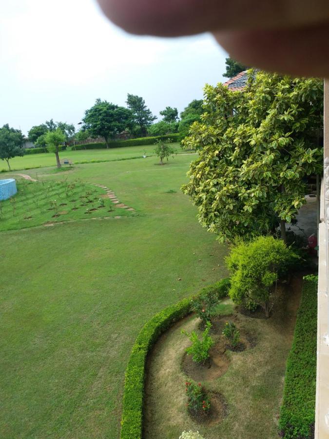 הוילה גורגאון Aravali Hill View Estate מראה חיצוני תמונה