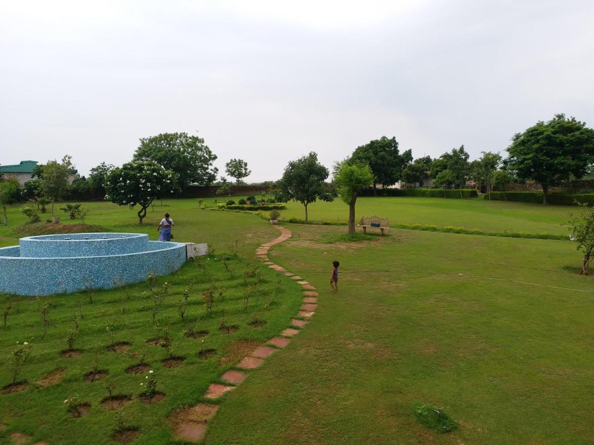 הוילה גורגאון Aravali Hill View Estate מראה חיצוני תמונה